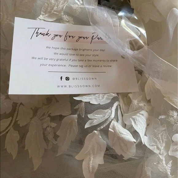 Brand new wedding dress ! Tag still on. Never worn! - Picture 2 of 4